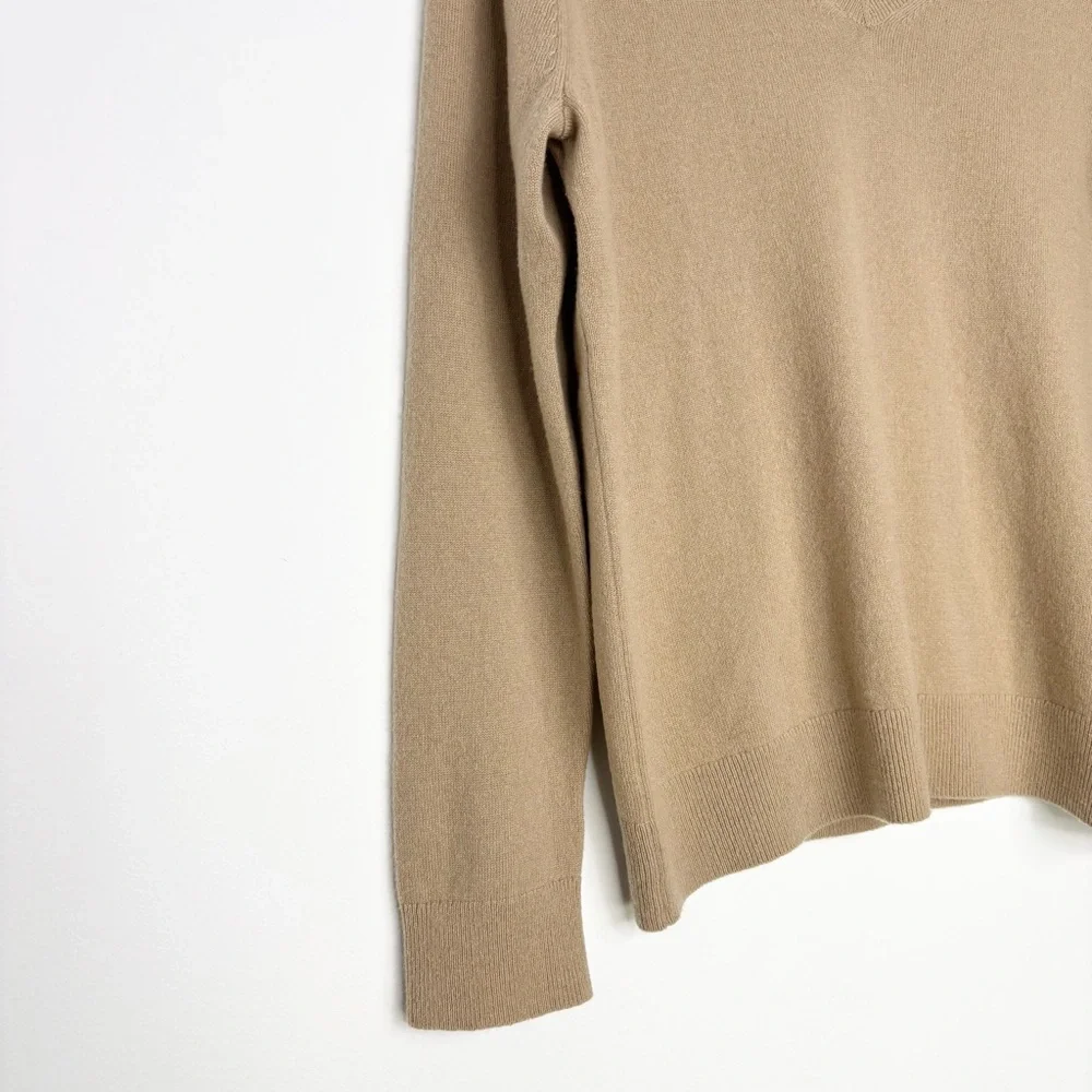 Vince Weekend V-Neck Cashmere Pullover Camel Size Medium 100% Cashmere